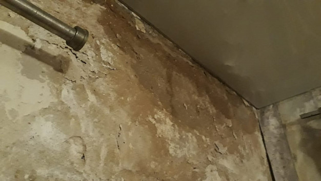 В одном из домов на ул. Новой каждый февраль течет потолок 